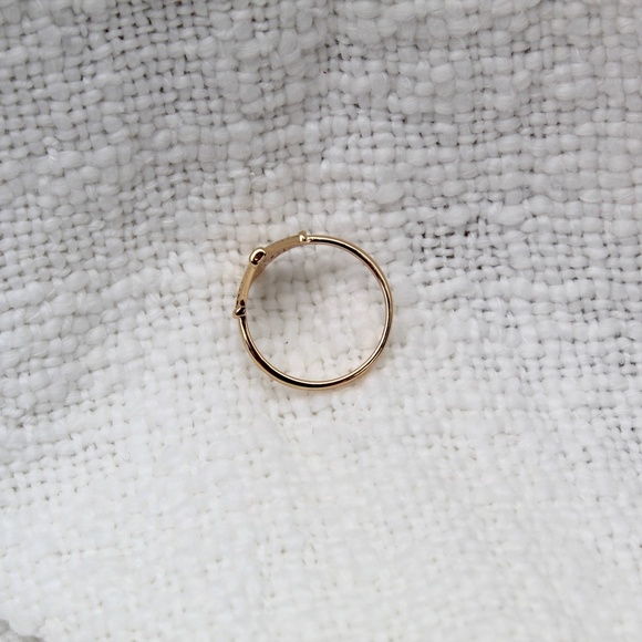 Vintage Hollow Floral Gold Ring - Picture 4 of 10